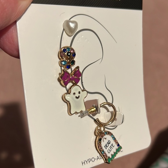 NWT 5 Pair Mixed Earring Stud Set skeleton bow ghost heart Pearl dead cute - Picture 4 of 4